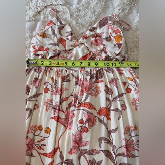 Petal + Pup Tusmore Dress in Cream size 6 - Picture 7 of 8